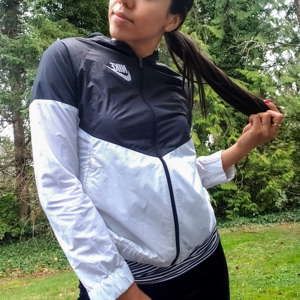 NIKE black & white windbreaker for kids or women